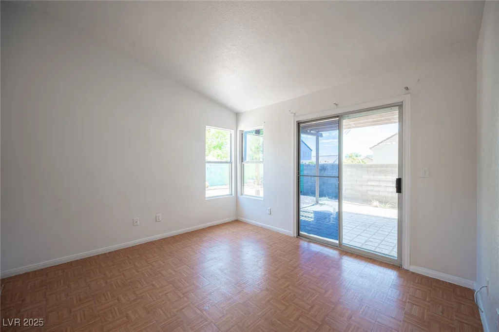 9476 Lake Creek, Las Vegas, NV 89123
