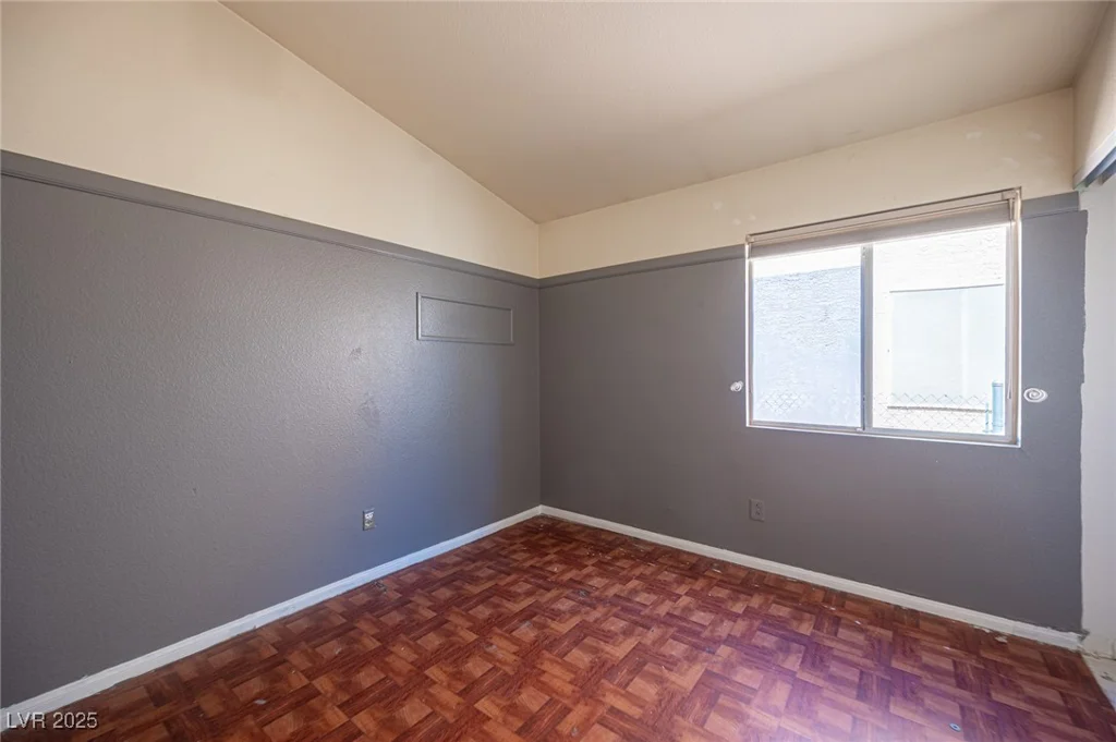 9476 Lake Creek, Las Vegas, NV 89123