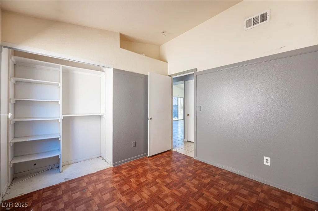 9476 Lake Creek, Las Vegas, NV 89123