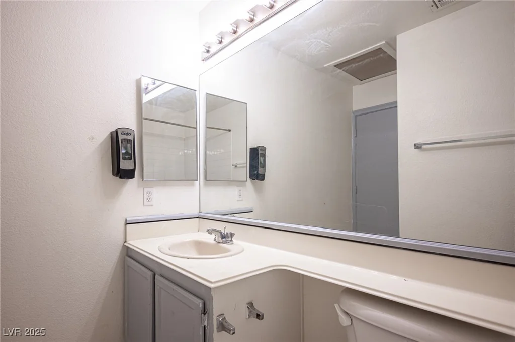 9476 Lake Creek, Las Vegas, NV 89123