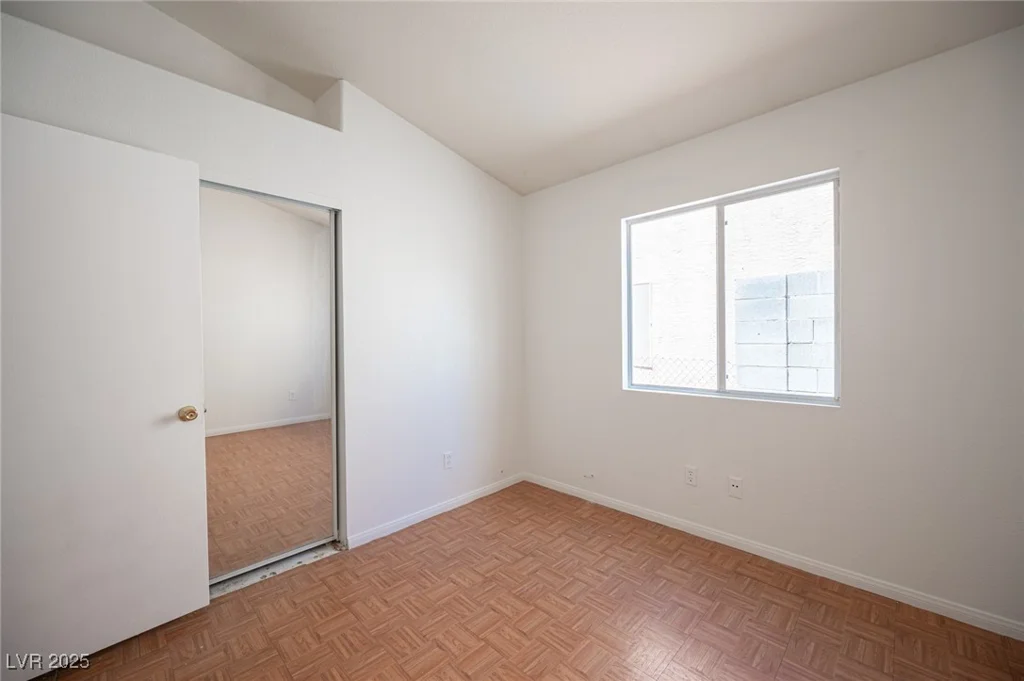 9476 Lake Creek, Las Vegas, NV 89123