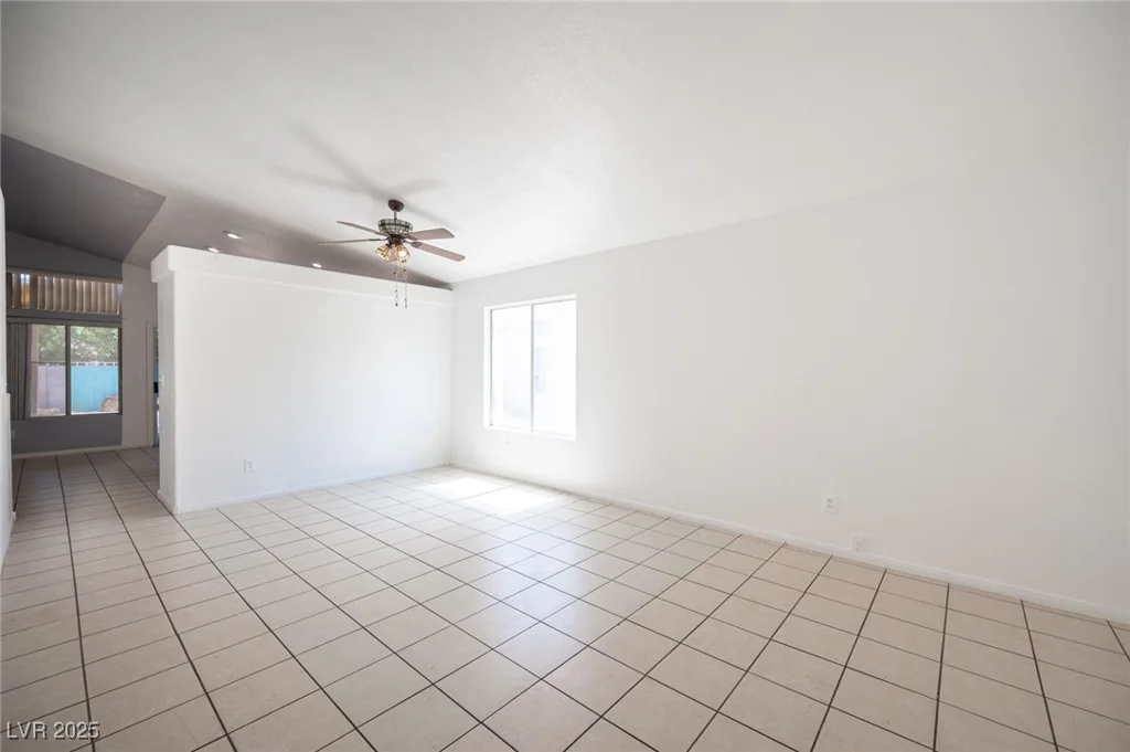 9476 Lake Creek, Las Vegas, NV 89123