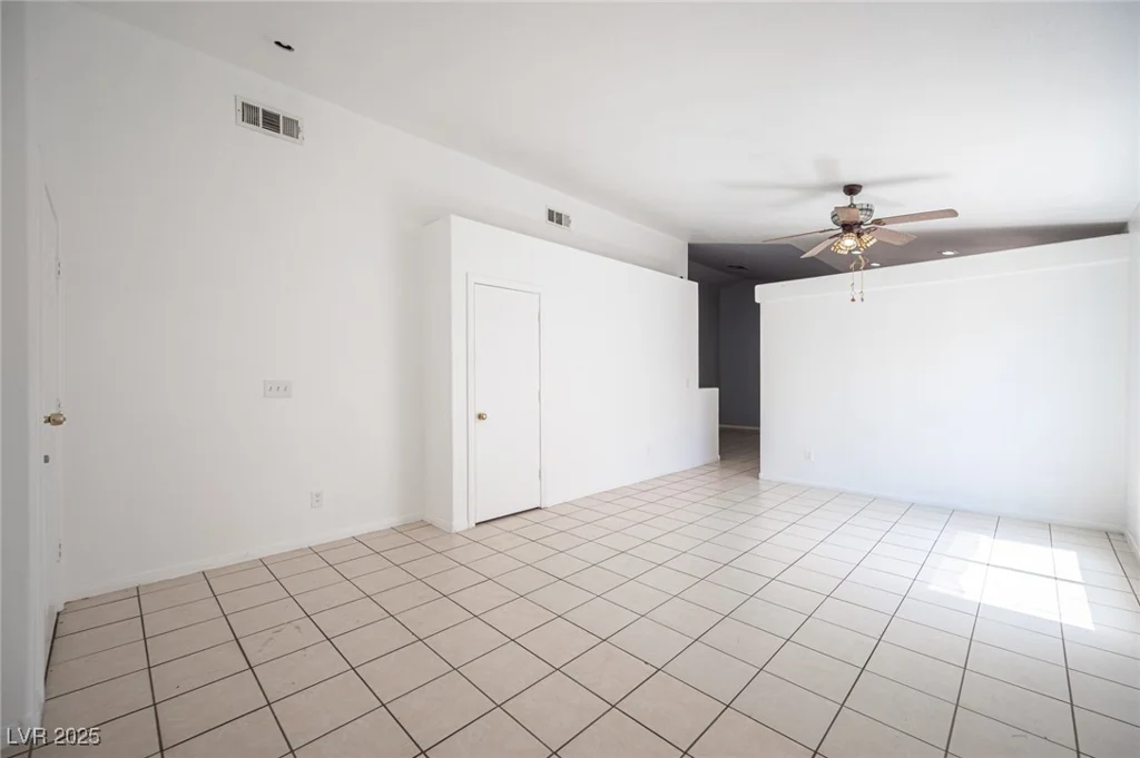 9476 Lake Creek, Las Vegas, NV 89123