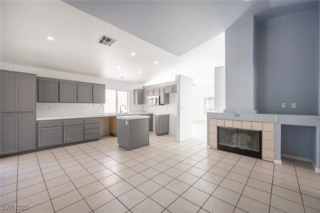 9476 Lake Creek, Las Vegas, NV 89123