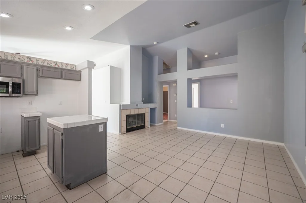 9476 Lake Creek, Las Vegas, NV 89123