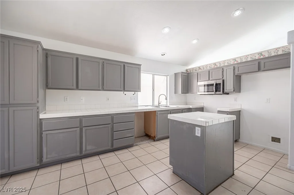 9476 Lake Creek, Las Vegas, NV 89123