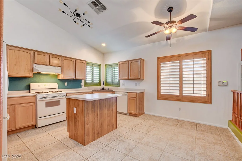 7463 Majestic Bay, Las Vegas, NV 89131