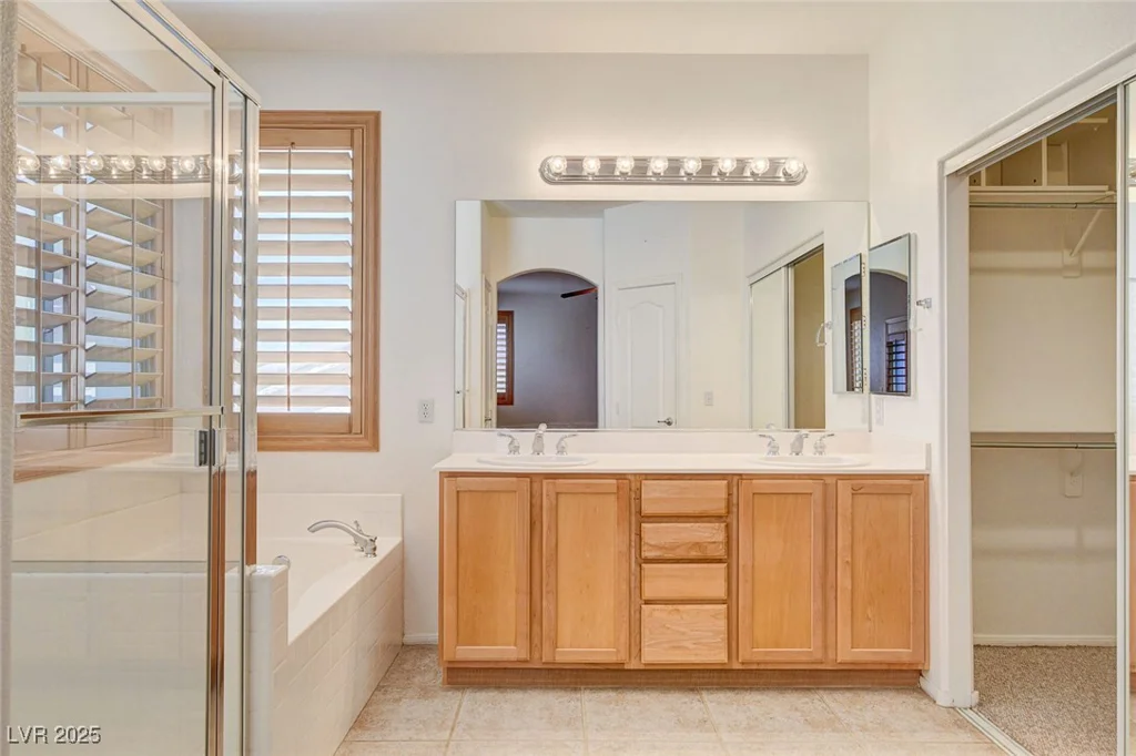 7463 Majestic Bay, Las Vegas, NV 89131