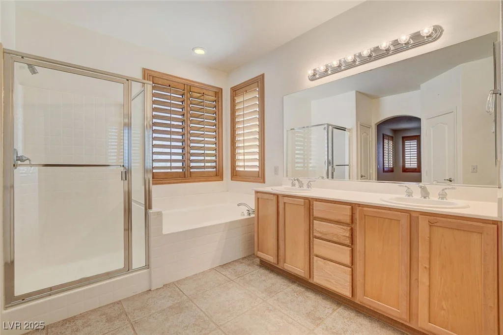 7463 Majestic Bay, Las Vegas, NV 89131