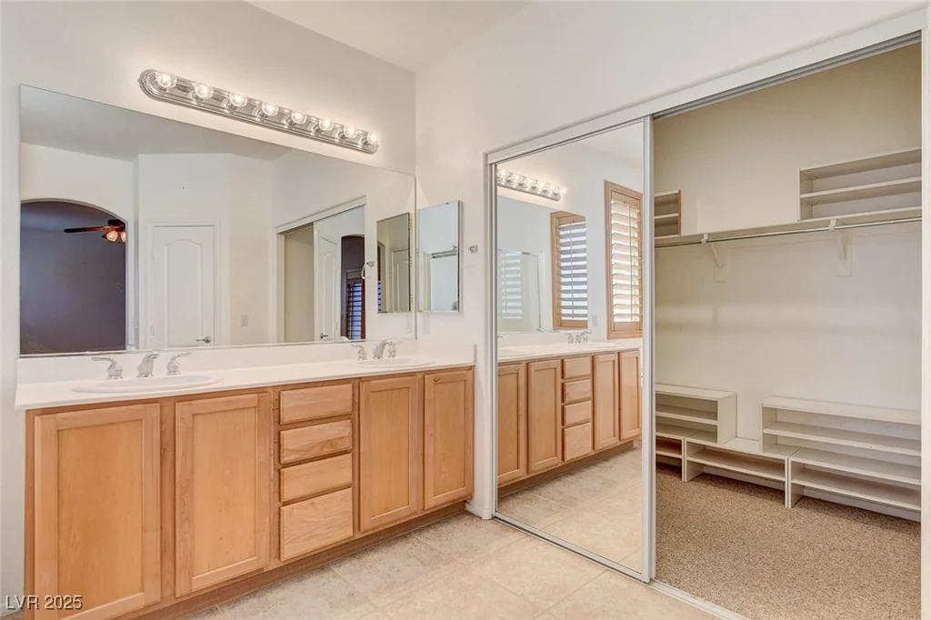 7463 Majestic Bay, Las Vegas, NV 89131
