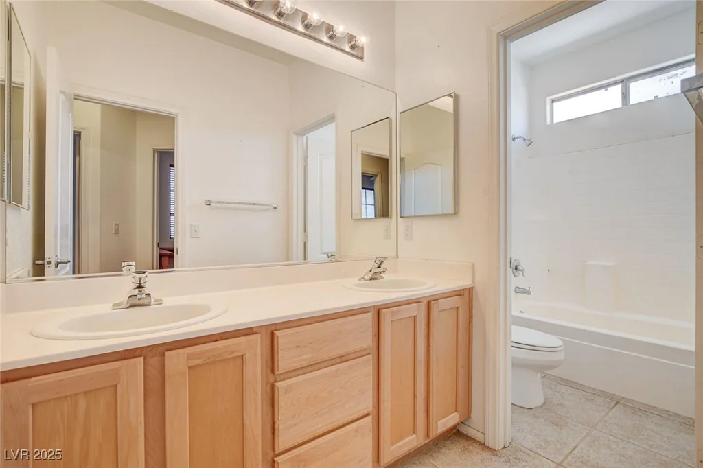 7463 Majestic Bay, Las Vegas, NV 89131