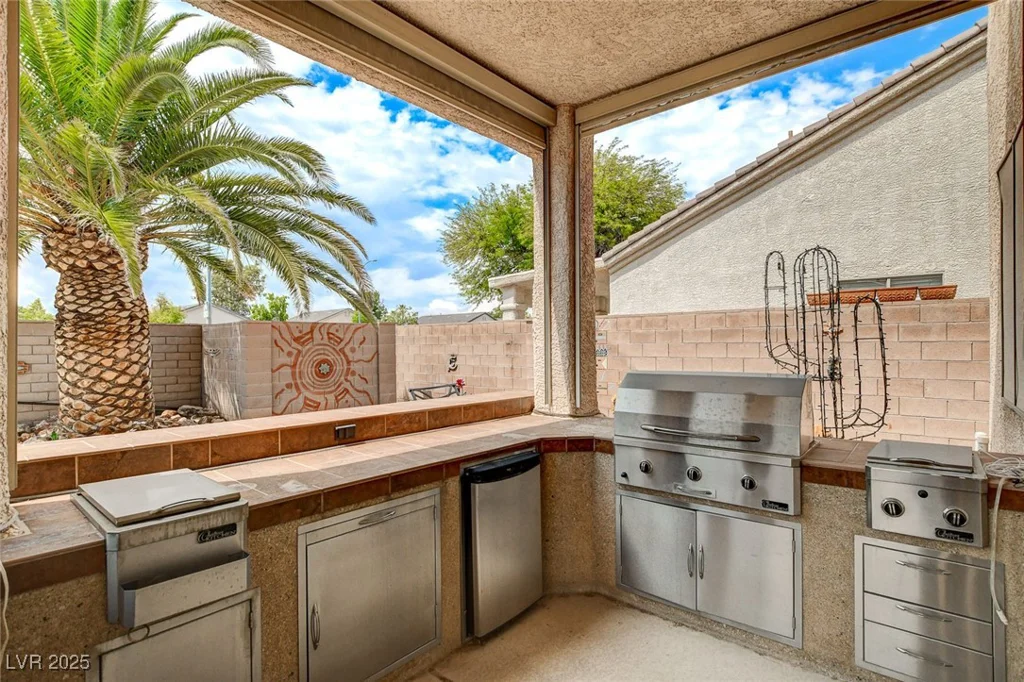 7463 Majestic Bay, Las Vegas, NV 89131