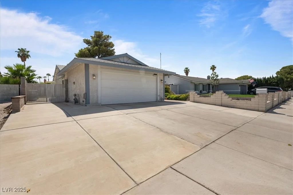 6413 Roy Rogers, Las Vegas, NV 89108