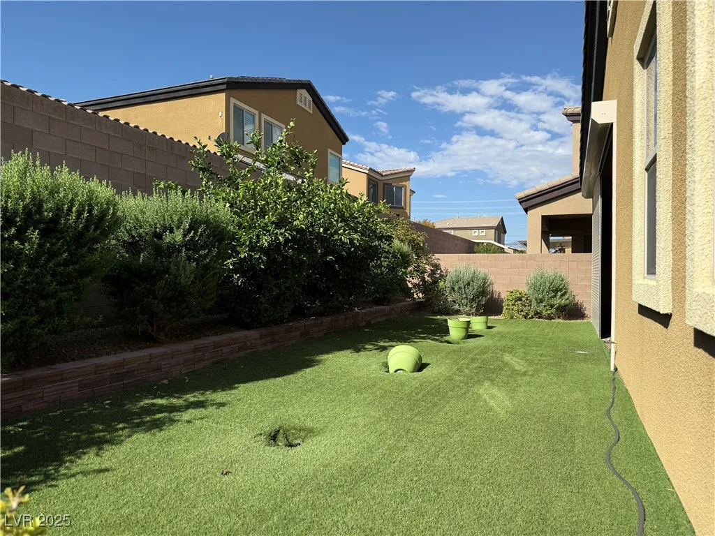 81 Einstein Ridge, Las Vegas, NV 89183