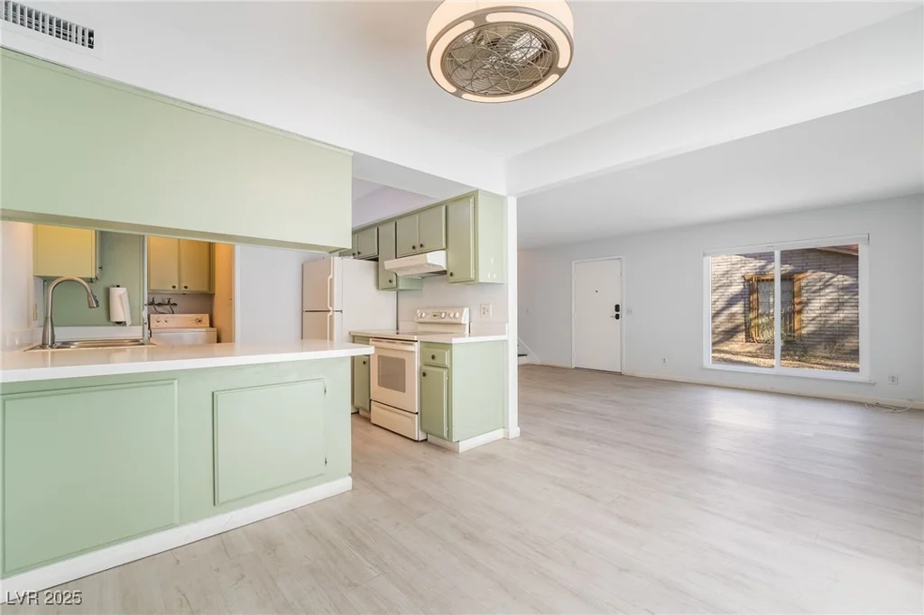 3141 Pinehurst, Las Vegas, NV 89109