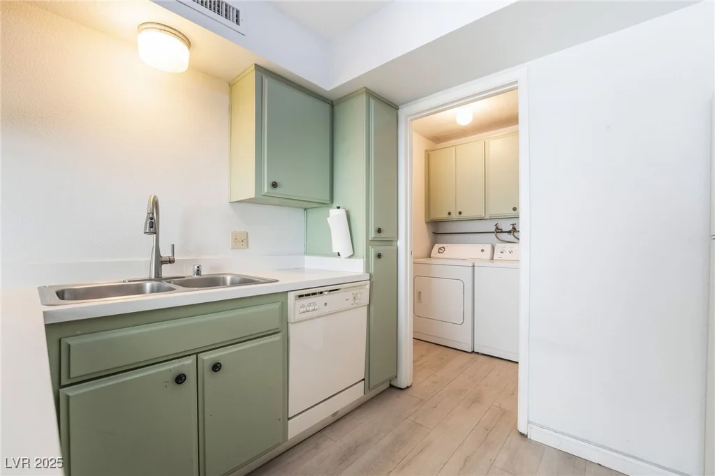 3141 Pinehurst, Las Vegas, NV 89109