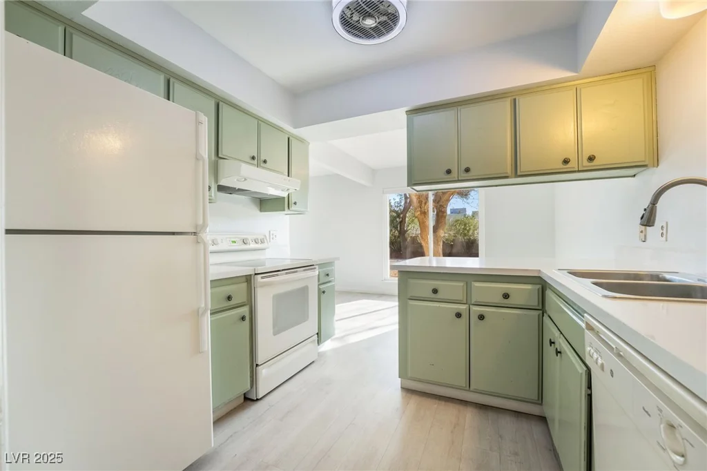 3141 Pinehurst, Las Vegas, NV 89109