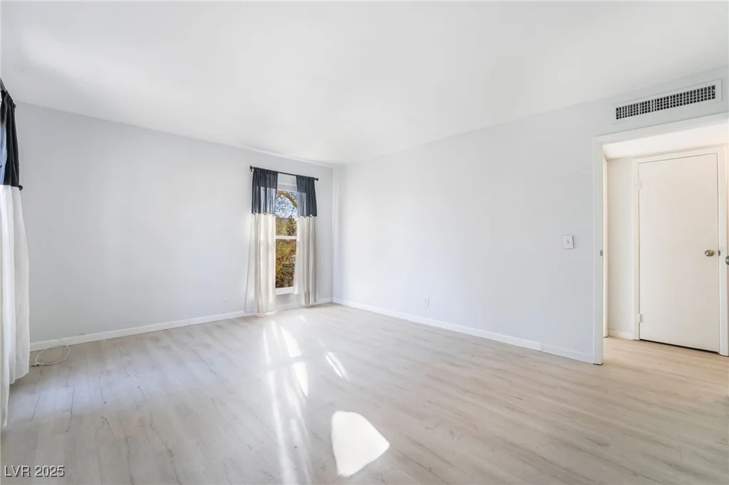 3141 Pinehurst, Las Vegas, NV 89109