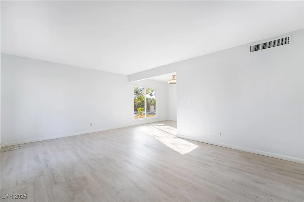3141 Pinehurst, Las Vegas, NV 89109