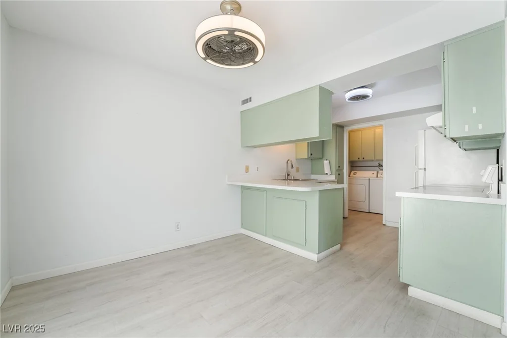 3141 Pinehurst, Las Vegas, NV 89109