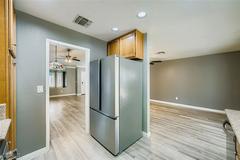 8305 Gresham, Las Vegas, NV 89123