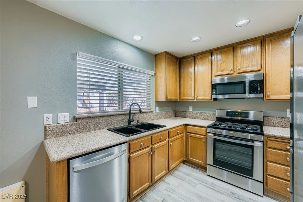 8305 Gresham, Las Vegas, NV 89123