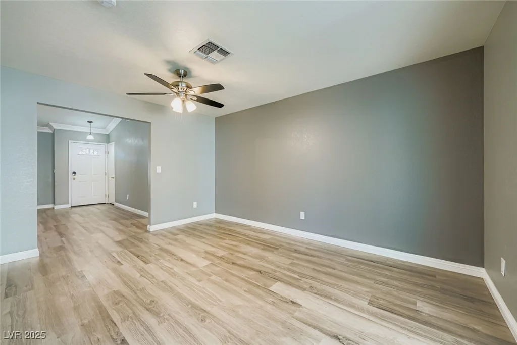 8305 Gresham, Las Vegas, NV 89123