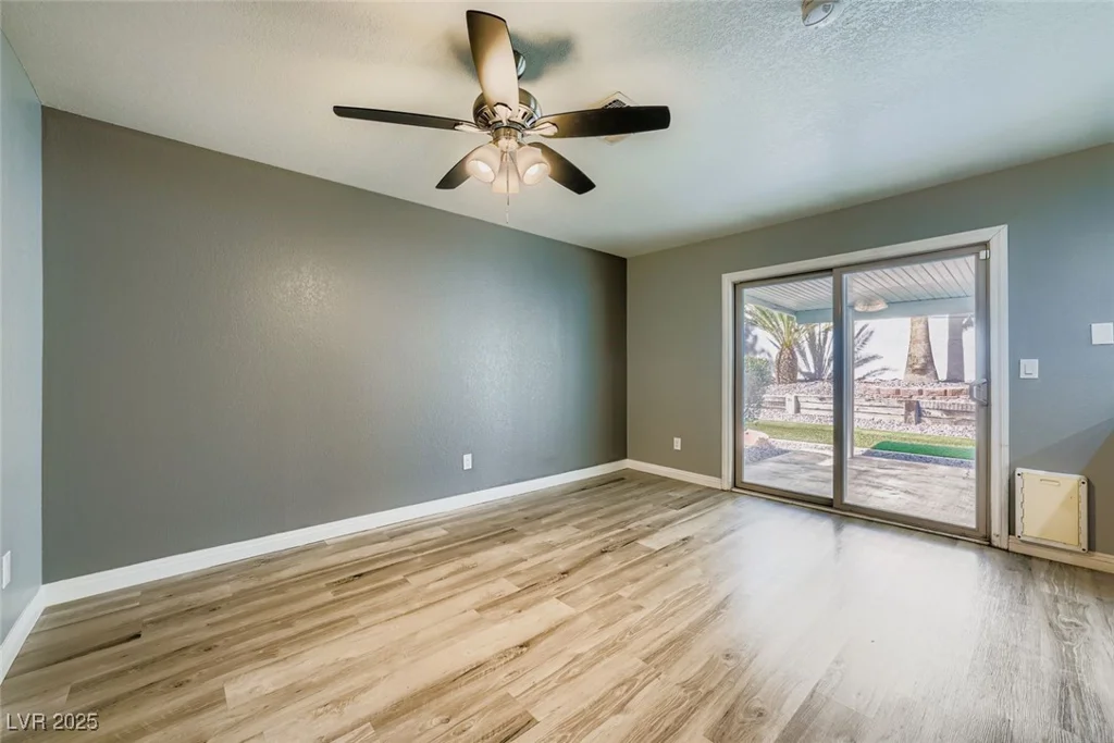 8305 Gresham, Las Vegas, NV 89123