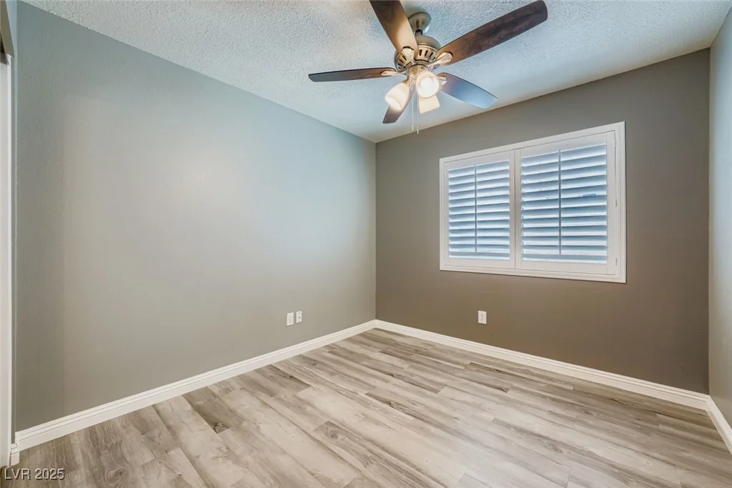 8305 Gresham, Las Vegas, NV 89123