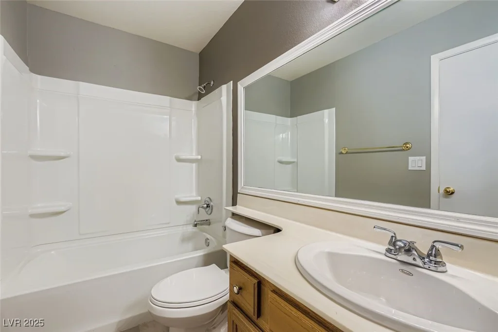 8305 Gresham, Las Vegas, NV 89123