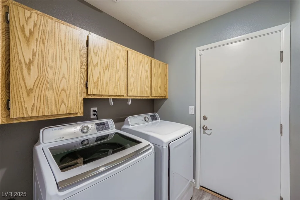 8305 Gresham, Las Vegas, NV 89123