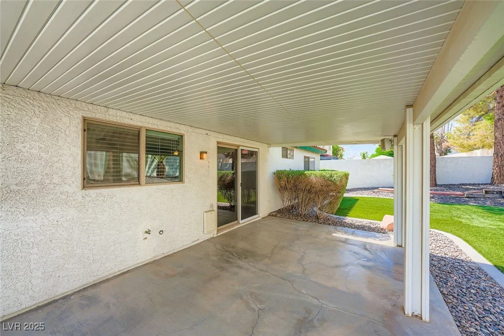 8305 Gresham, Las Vegas, NV 89123