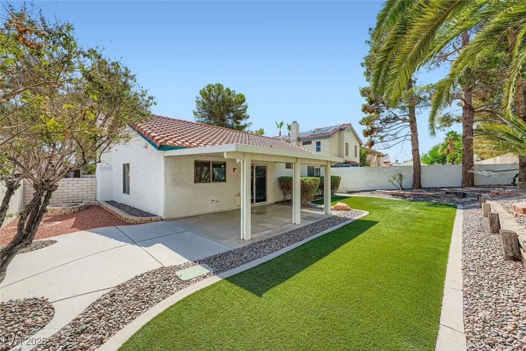 8305 Gresham, Las Vegas, NV 89123