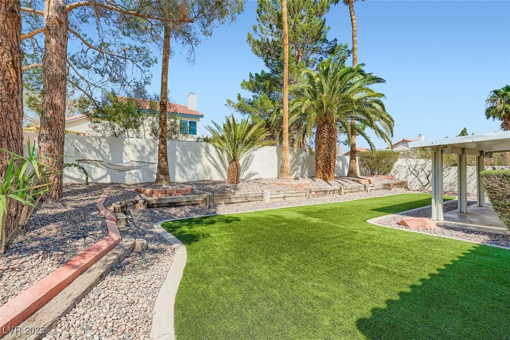 8305 Gresham, Las Vegas, NV 89123
