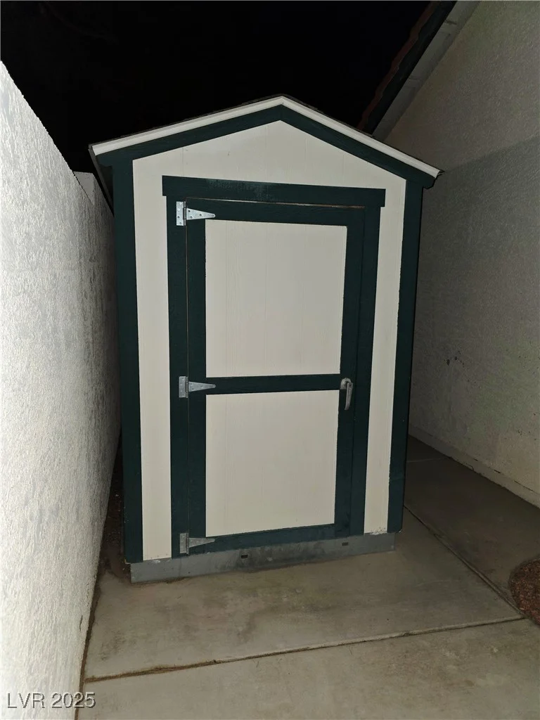 8305 Gresham, Las Vegas, NV 89123