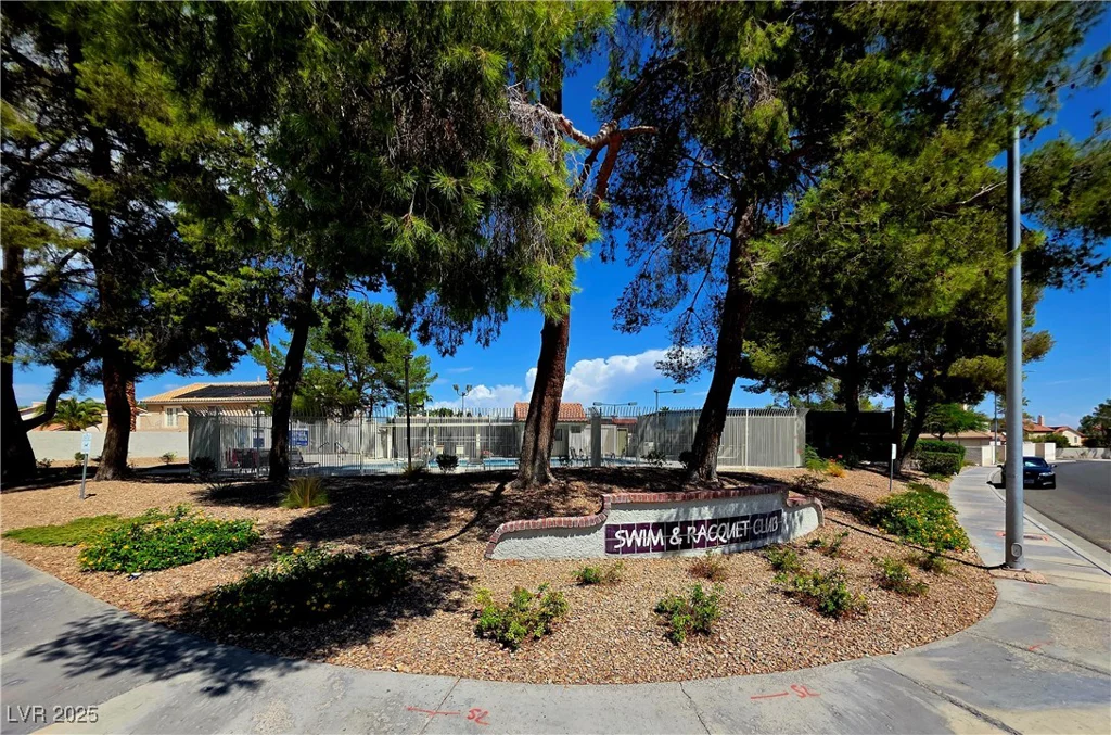 8305 Gresham, Las Vegas, NV 89123