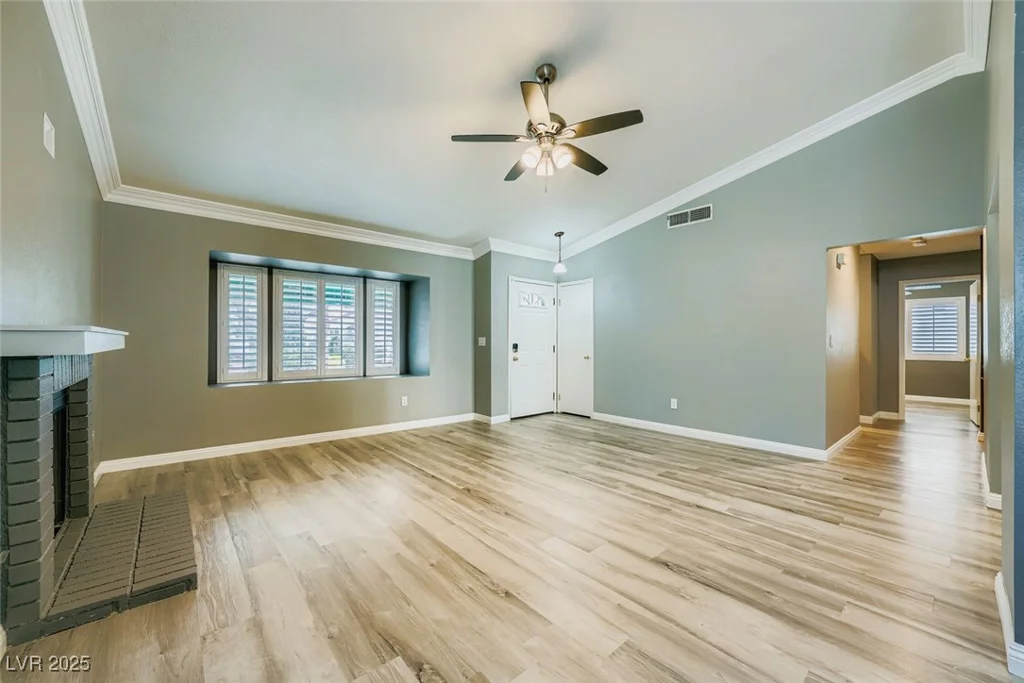 8305 Gresham, Las Vegas, NV 89123