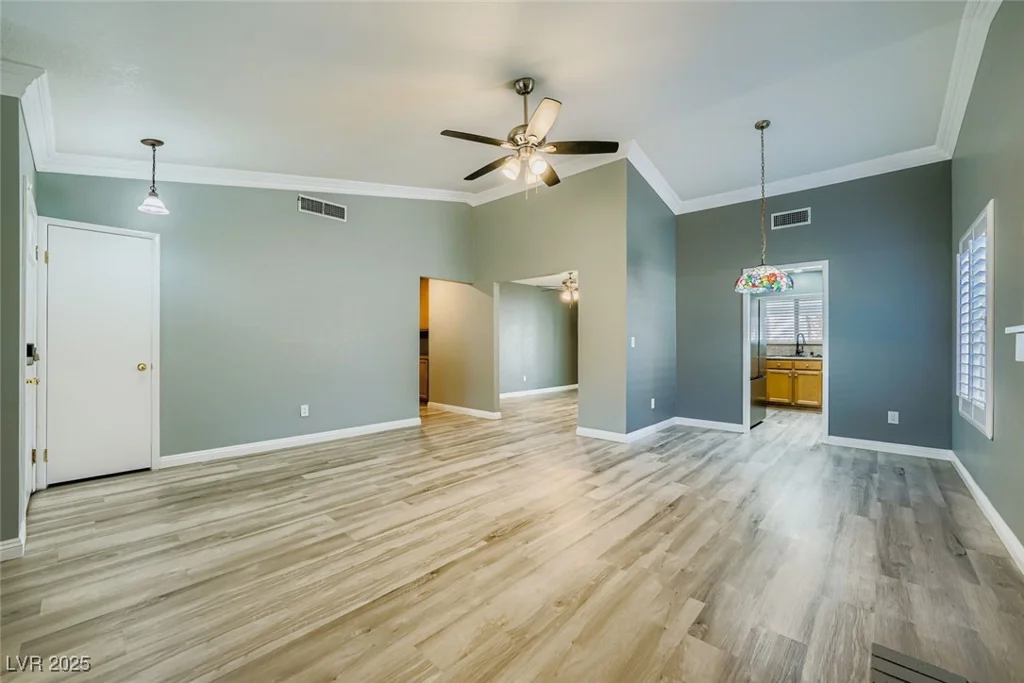 8305 Gresham, Las Vegas, NV 89123