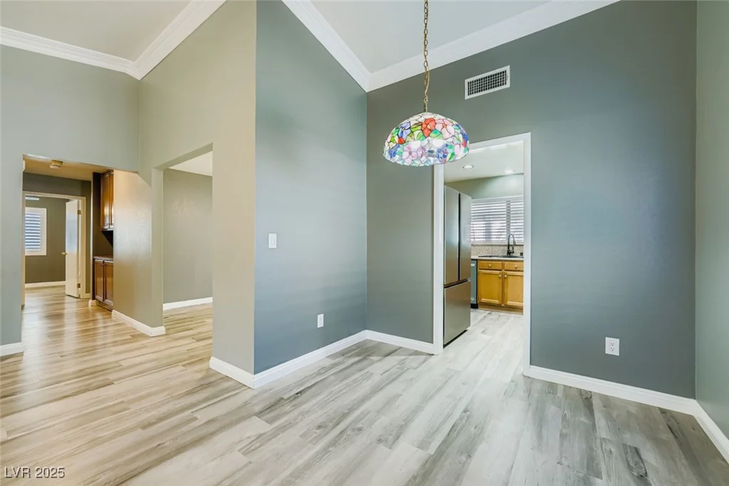8305 Gresham, Las Vegas, NV 89123