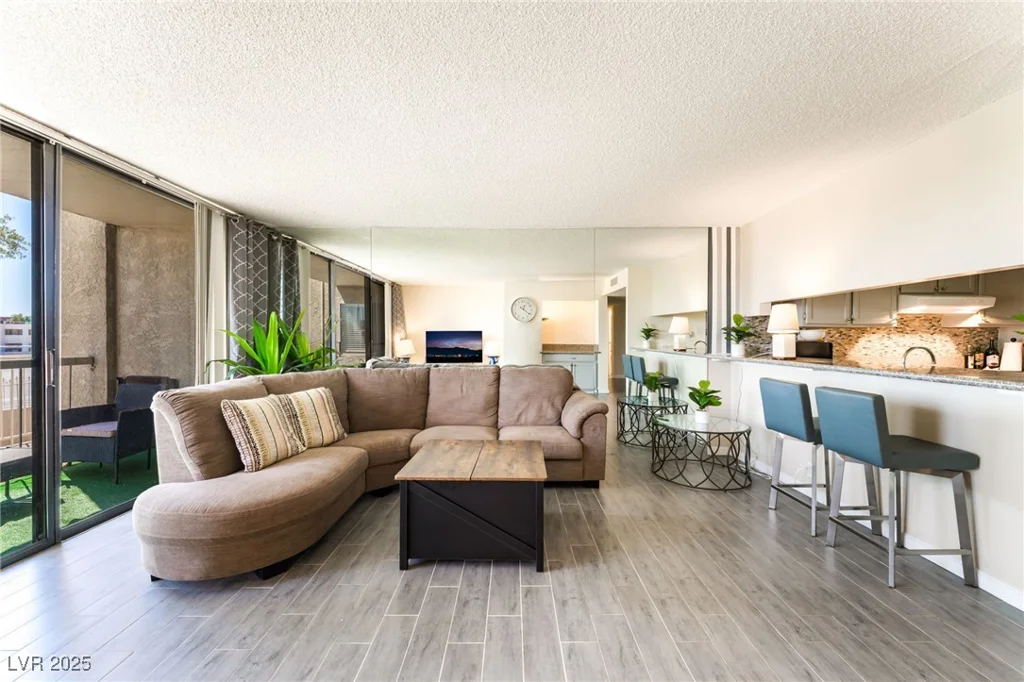 750 Royal Crest, Las Vegas, NV 89169
