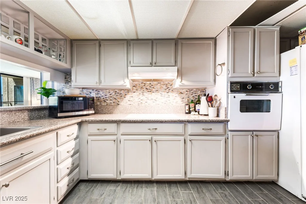 750 Royal Crest, Las Vegas, NV 89169