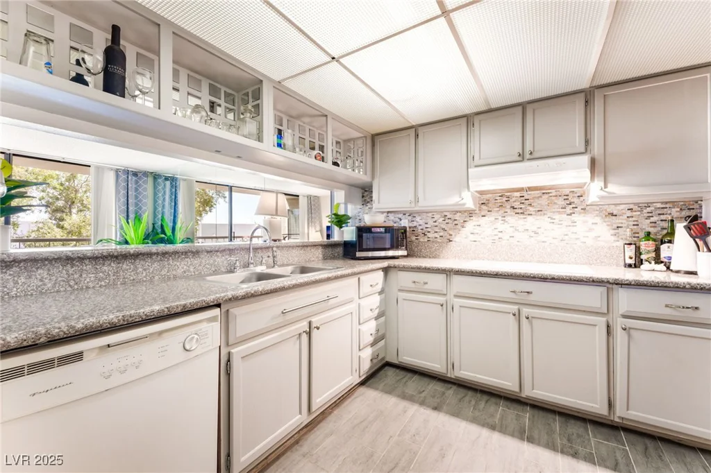 750 Royal Crest, Las Vegas, NV 89169