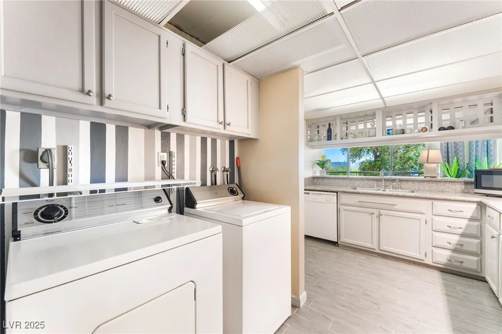 750 Royal Crest, Las Vegas, NV 89169