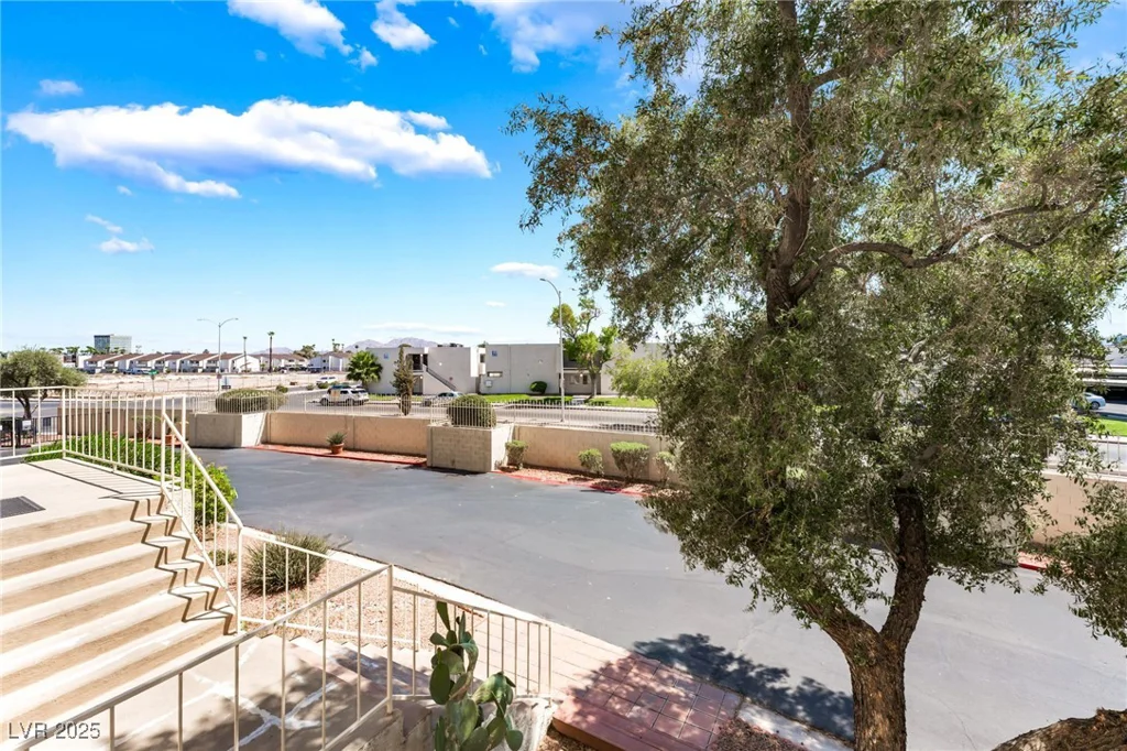 750 Royal Crest, Las Vegas, NV 89169