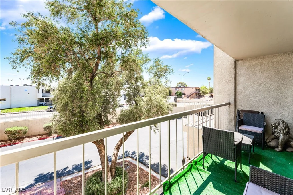 750 Royal Crest, Las Vegas, NV 89169