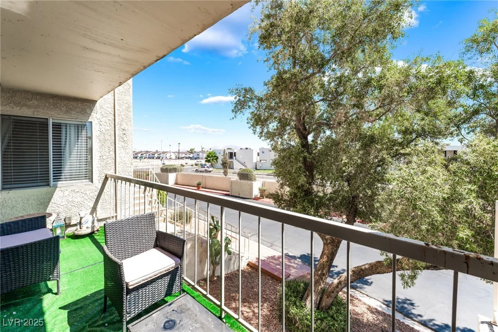 750 Royal Crest, Las Vegas, NV 89169