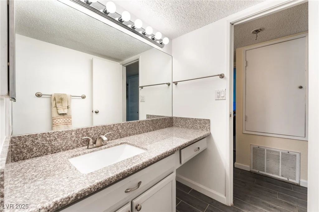 750 Royal Crest, Las Vegas, NV 89169
