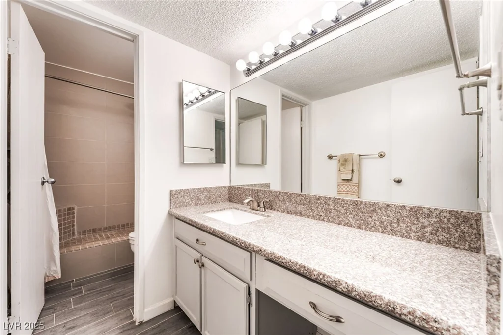 750 Royal Crest, Las Vegas, NV 89169