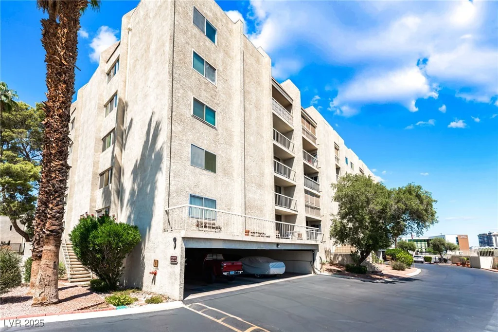 750 Royal Crest, Las Vegas, NV 89169