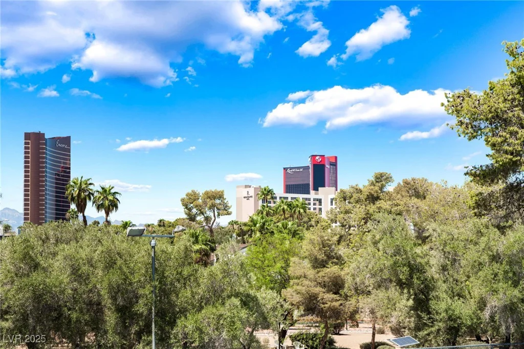 750 Royal Crest, Las Vegas, NV 89169